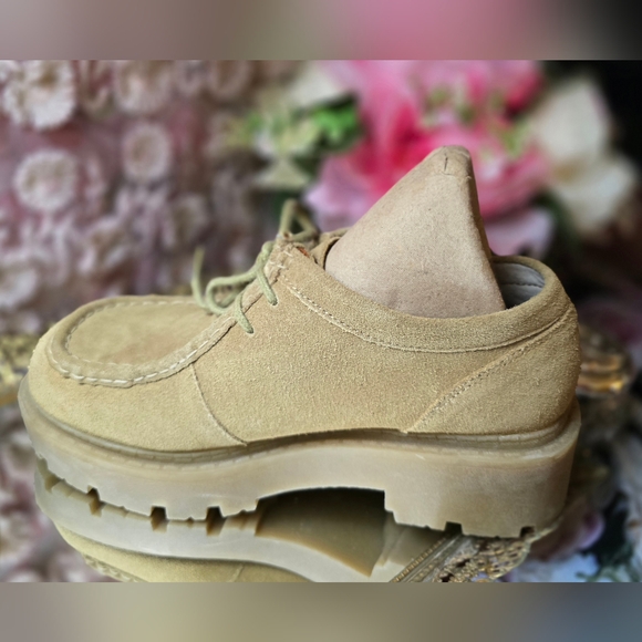 SOLDMudd Sara Shoes Vintage 90s Y2K Chunky Lug Platform Tan Suede Leather Size 9 - Picture 4 of 10